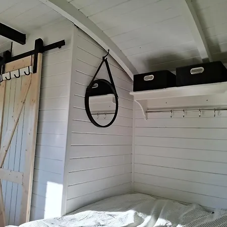 אתר קמפינג Roulotte - Tiny House De La Ferme De La Cheveche *